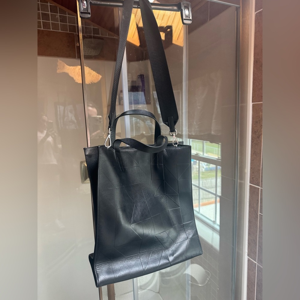 Ecco leather Black Geometric Tote Bag